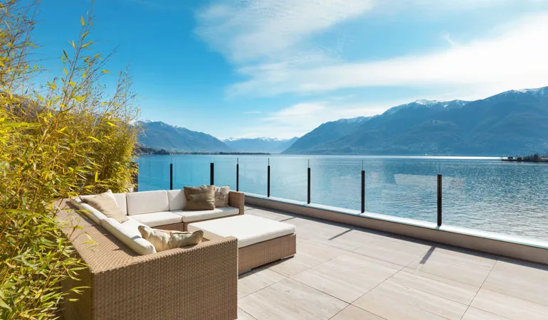 Pavimentazioni esterne per un terrazzo e un balcone funzionale e di design