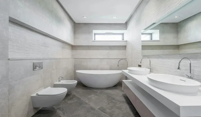 sanitari sospesi a filo muro in ceramica