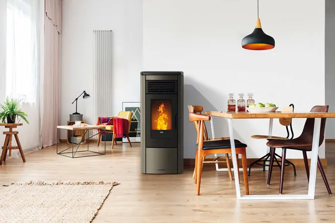 Termostufa accesa nel salotti di casa